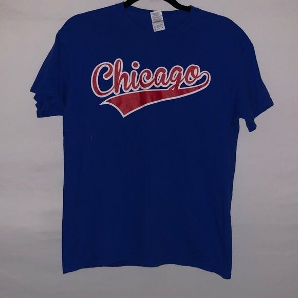 Men's Gildan Chicago Blue Red & White T-Shirt - Picture 2 of 5